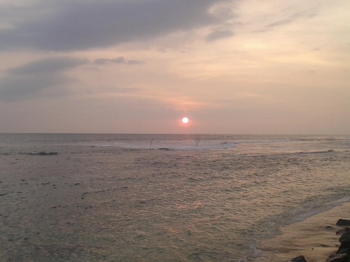 Sunset Surfing Beach Resort Matara Dış mekan fotoğraf