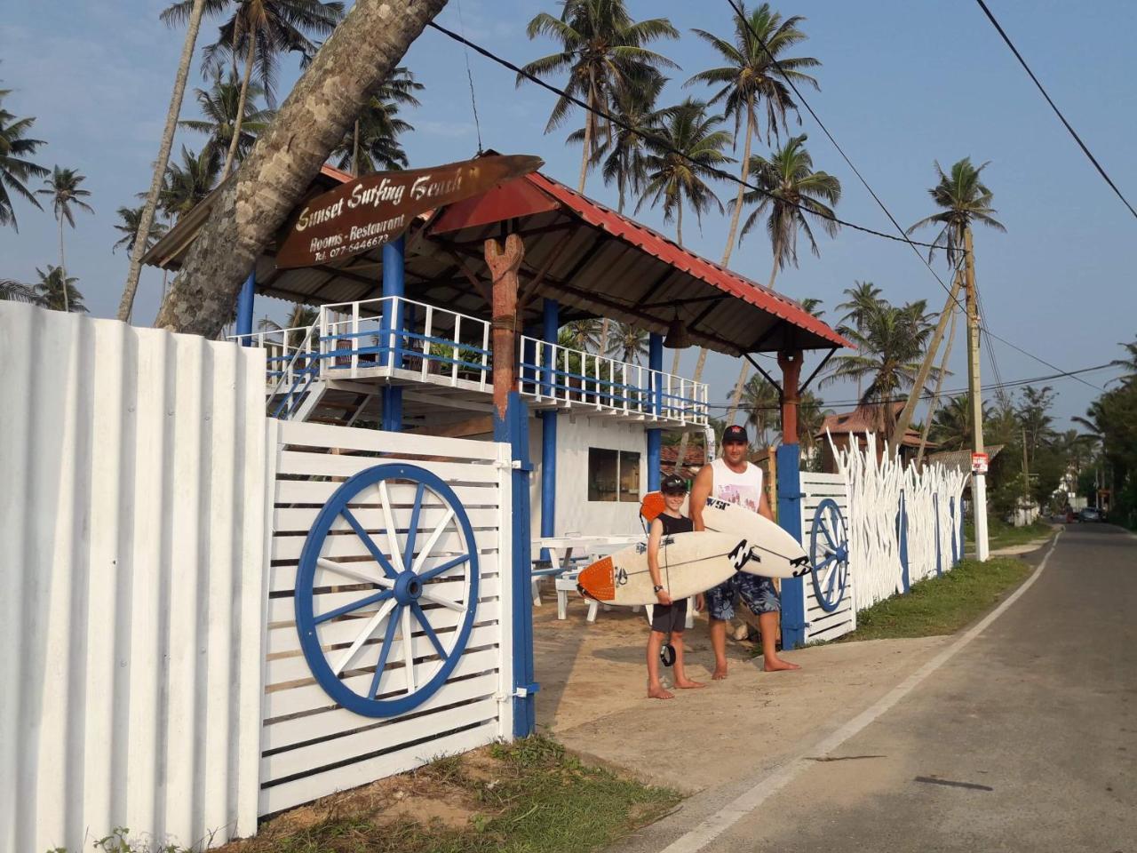 Sunset Surfing Beach Resort Matara Dış mekan fotoğraf
